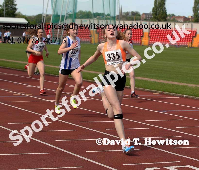 Under-15 girls 200 metres at the North Eastern Championships, Gateshead International Stadium.  Photos: David T. Hewitson/Sports for All Pics